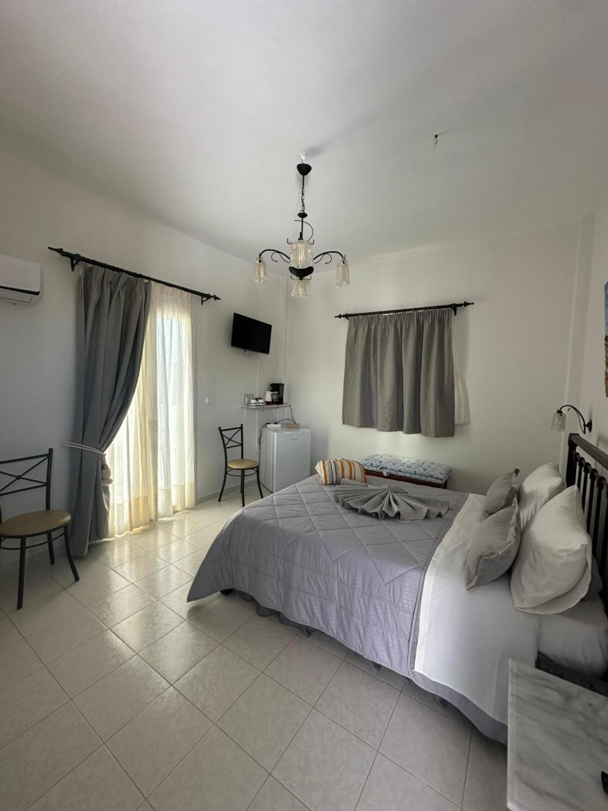 Sardis Rooms Kímolos Екстериор снимка